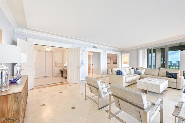 Foto del edificio - 8665 Bay Colony Dr