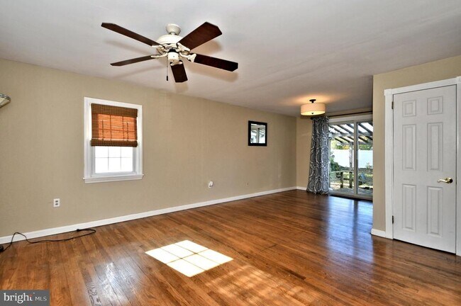 Building Photo - 660 Osborne Ave