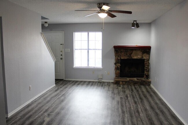Foto del edificio - 2817 Wimbledon Ct