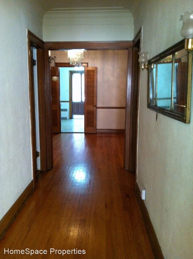 Building Photo - 328 S Ridgeland Ave