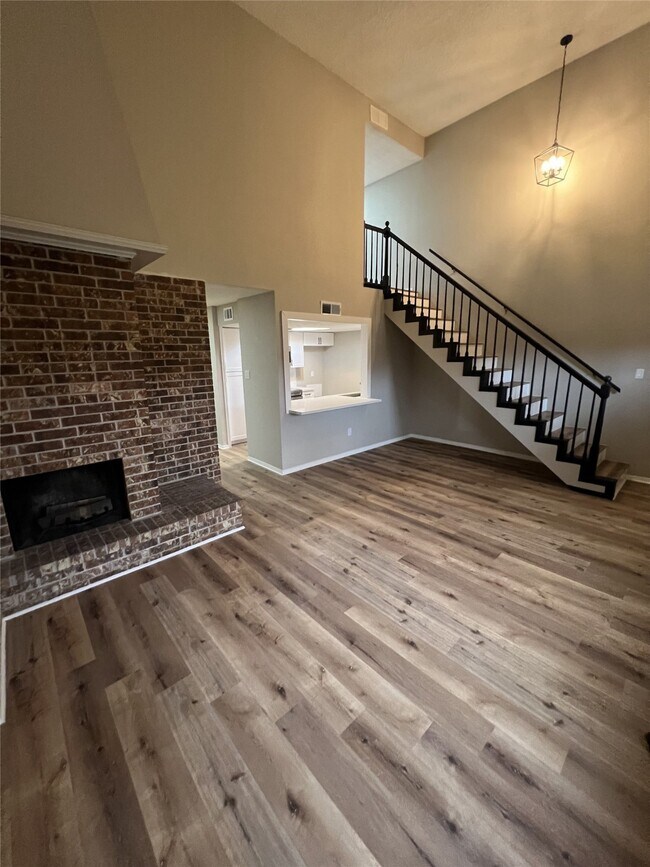 Foto del edificio - 1310 Town Cir