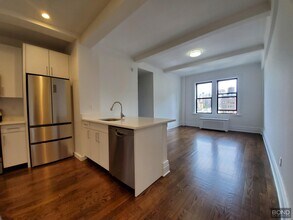 Building Photo - 25 W 68th St