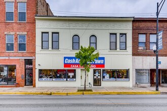 Building Photo - 7046 N Clark St