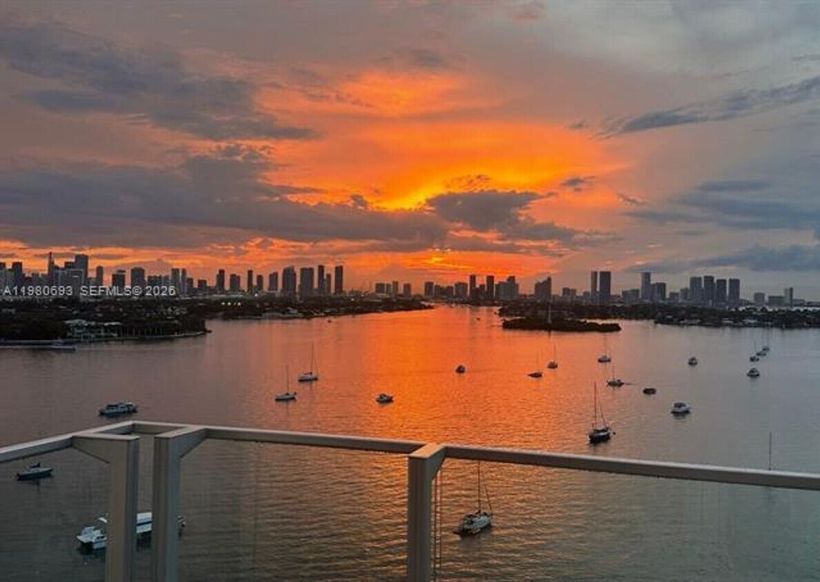 Photo - 1100 West Ave # 1020 (A11980693)