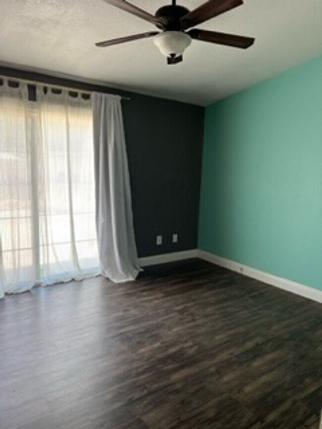 Foto del edificio - 4 br, 2 bath House - 7901 Farnell Way