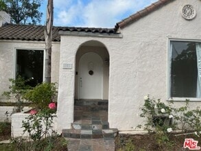 Building Photo - 101 N La Peer Dr