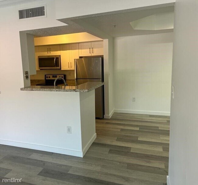 Foto del edificio - 2 br, 2 bath Condo - 11600 SW 2nd St # 18210