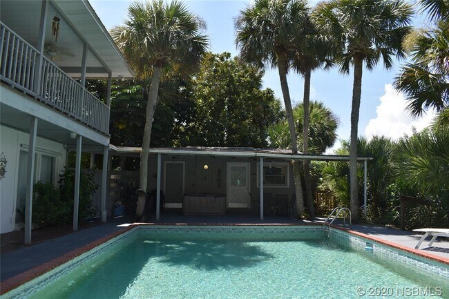 Building Photo - 4502 Saxon Dr