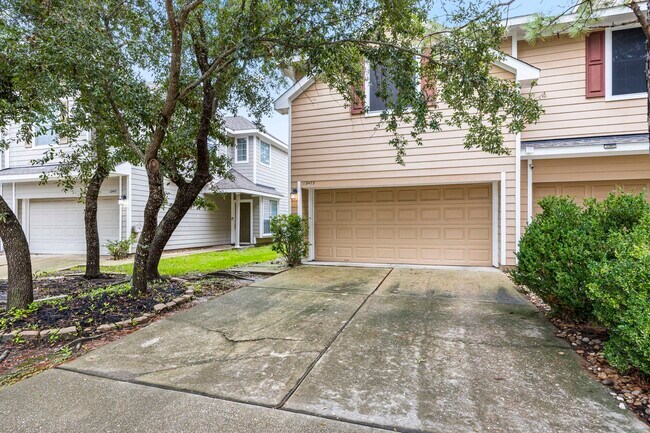 Foto del edificio - 12475 Saratoga Woods Ln