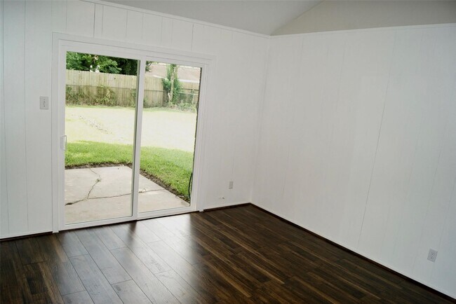 Foto del edificio - 5711 Southminster Dr