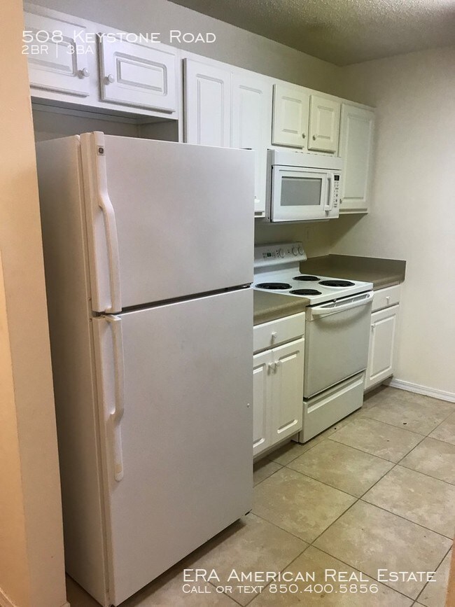 Building Photo - Townhome Close to Hurlburt Field