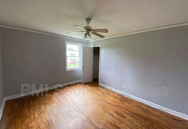 Building Photo - 123 S 711