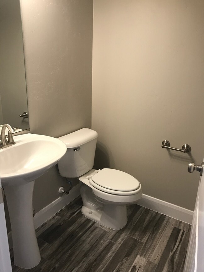 Building Photo - Very nice Townhouse in Santa Clara, with a POOL!!