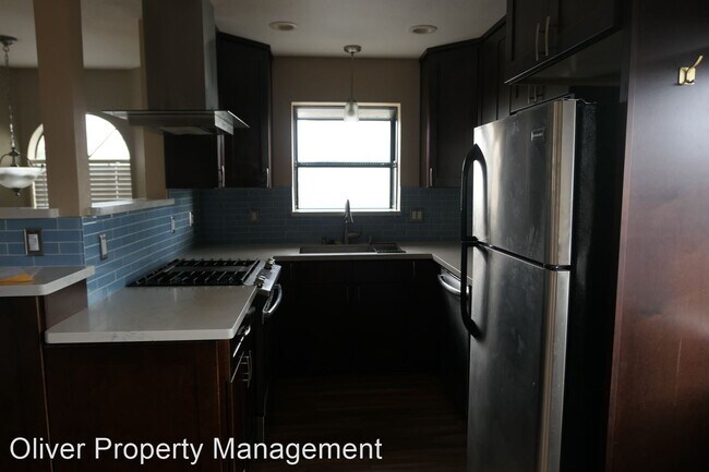 Building Photo - 2 br, 2 bath House - 136 Elm St Apt C