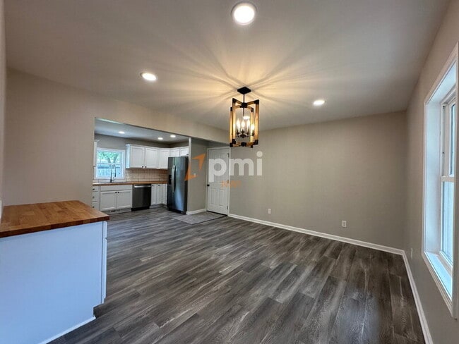 Building Photo - 397 Briarwood Dr