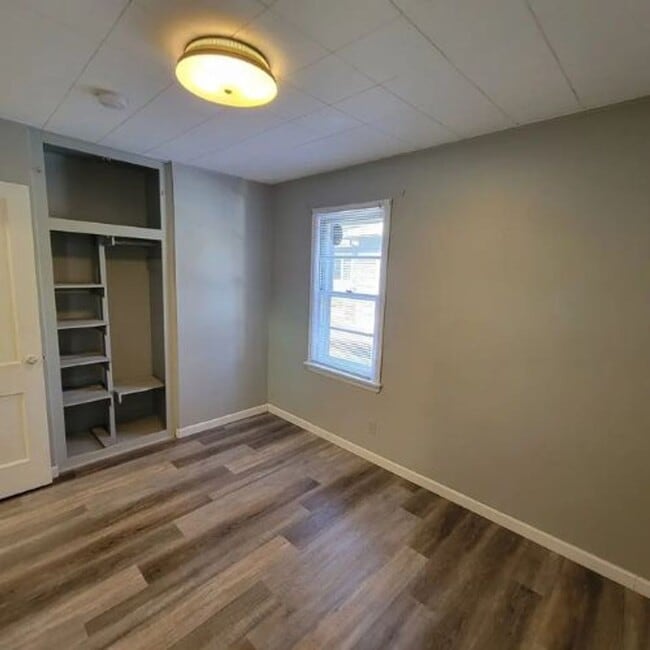 Building Photo - 3 Bedroom Home with Garage & Central Air