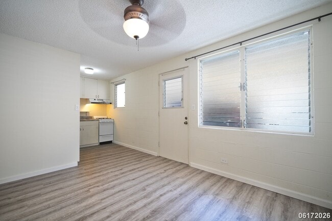 Photo - $2,100 / 2br - 2BED 1 BATH CONDO ON KAPIOLANI BLVD