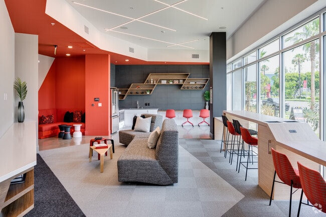 Interior Photo - Platinum Triangle