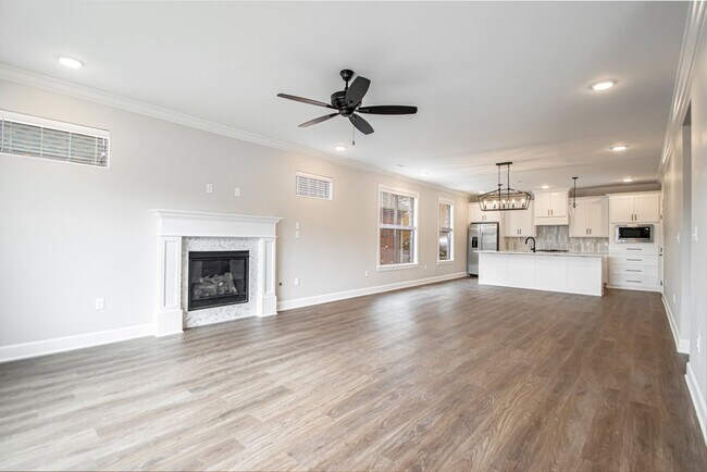 Building Photo - Newer Construction 3 bed 2 1/2 Bath, 2,033...