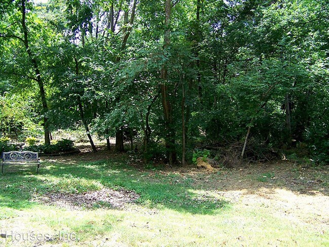 Building Photo - 2229 N East Oaks Dr