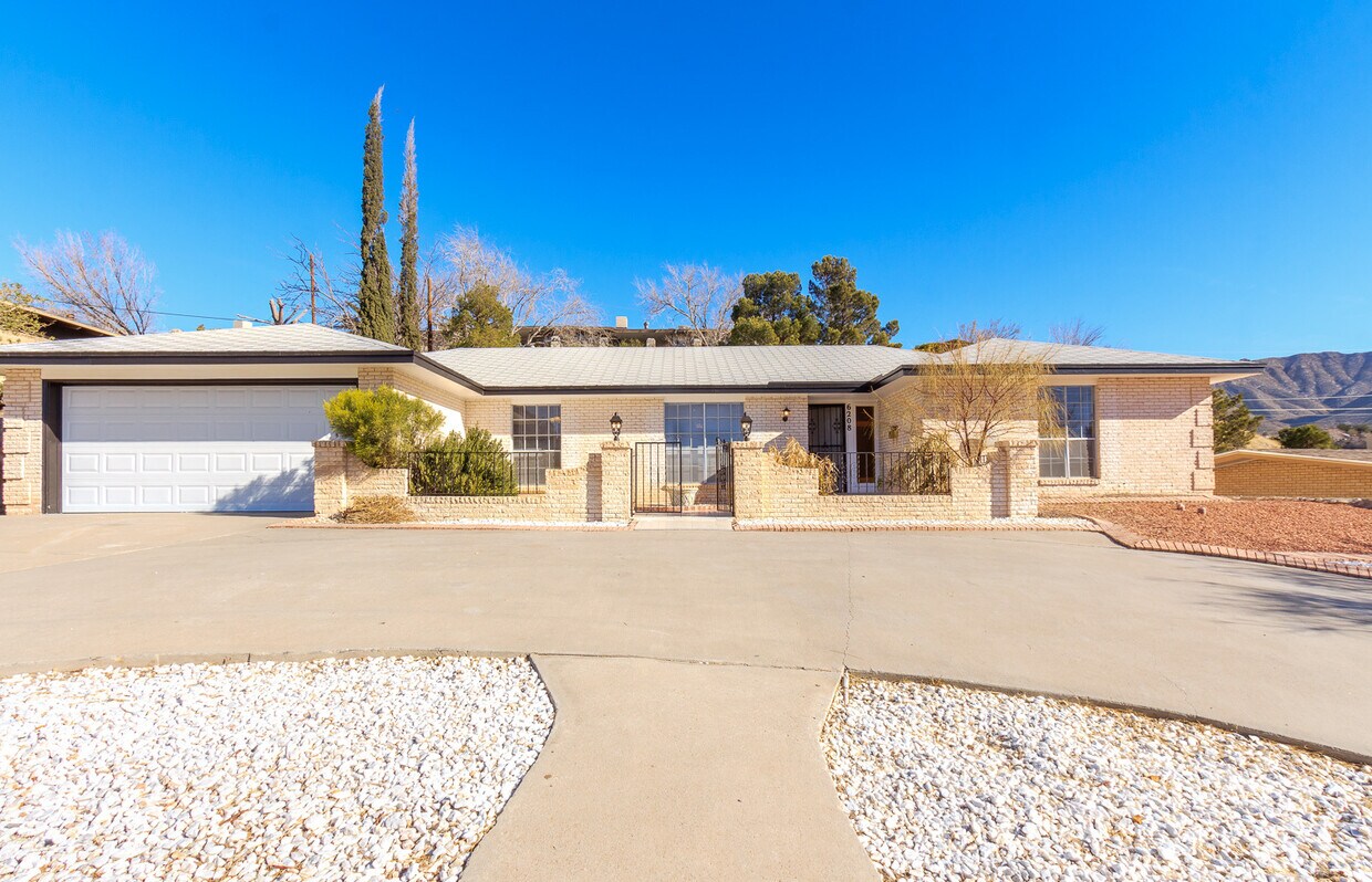 Home For Rent Coronado Country Club subd... House Rental in El Paso, TX