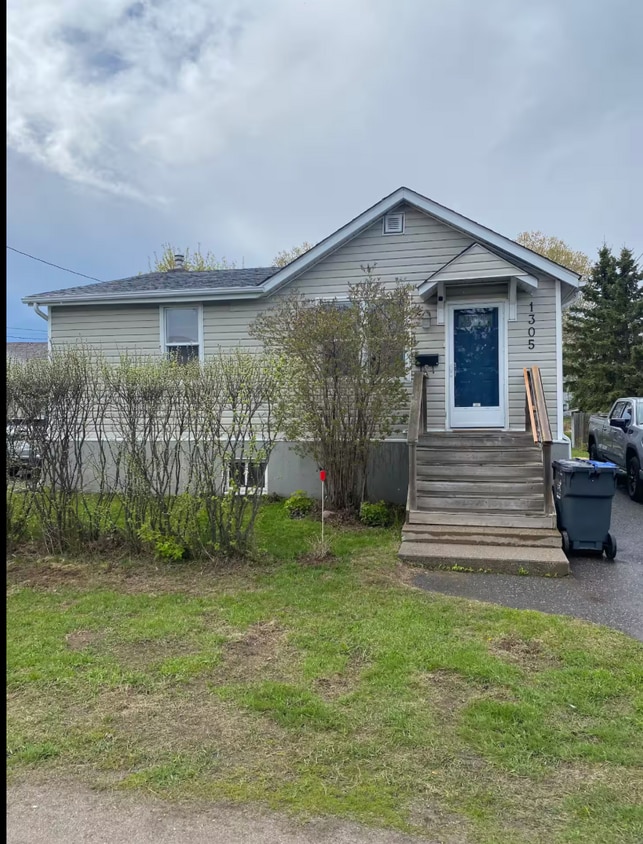 Photo principale - 1305 Forest St