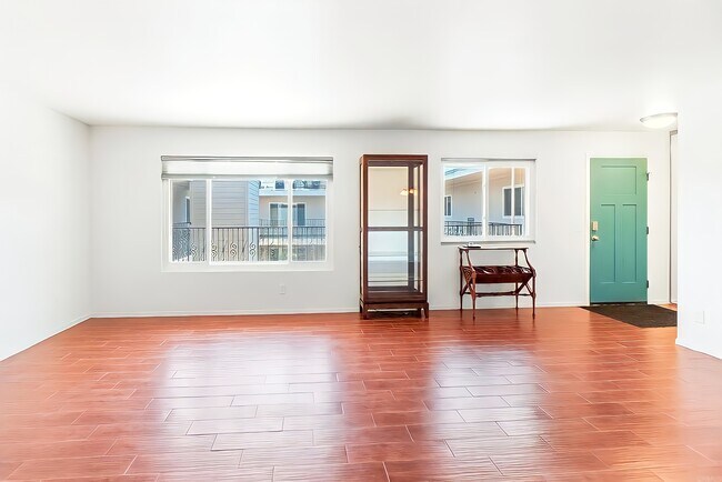 Foto del edificio - 530 E Ave