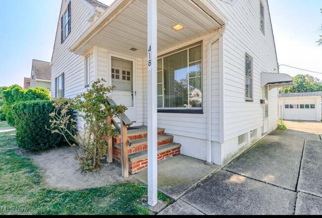 Foto del edificio - 418 E 274th St