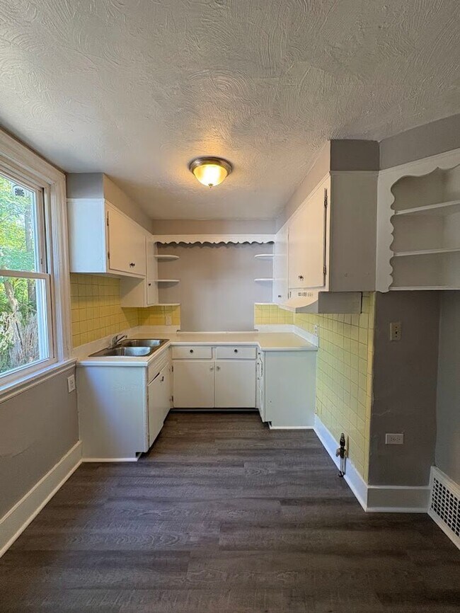 Foto del edificio - Three bedroom two bathroom home for rent