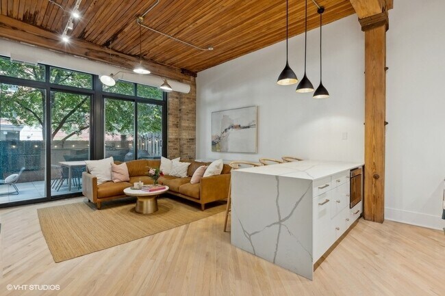 Foto del edificio - 2333 W St Paul Ave