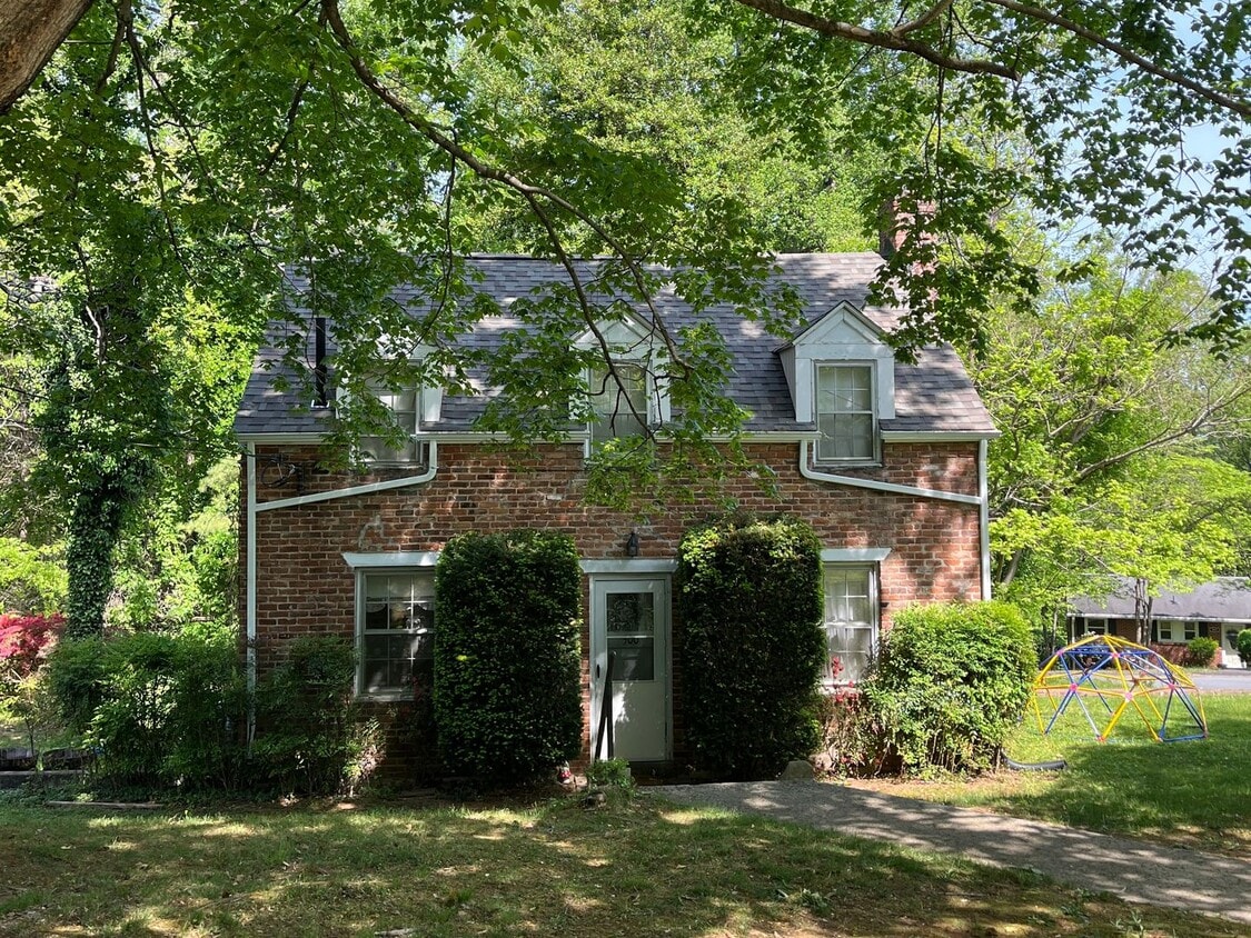 2 Story House Off Old Forest Road - 2 Story House Off Old Forest Road