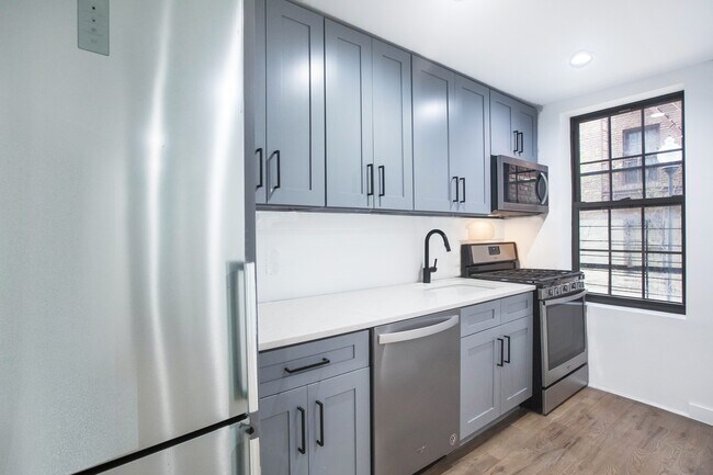 Building Photo - 211 W 149th St