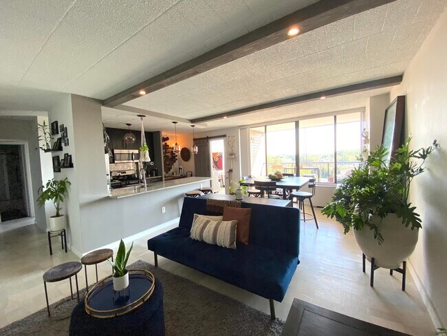 Foto del edificio - 9060 Palisade Ave