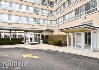 Building Photo - 1 br, 2 bath House - 8900 E Jefferson Ave
