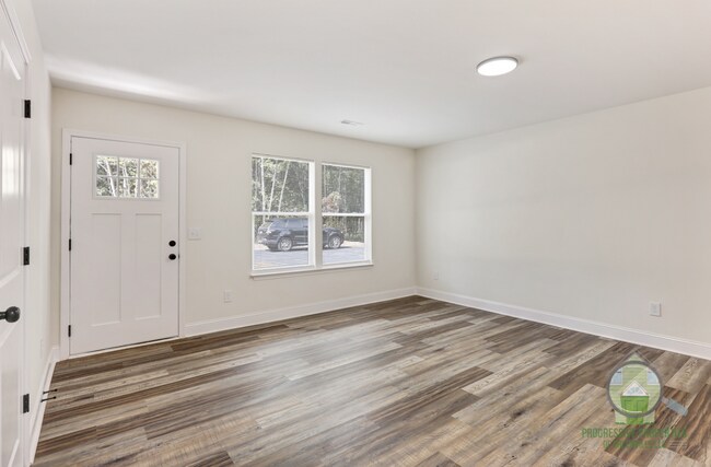 Building Photo - 119 Lyman Lodge Rd