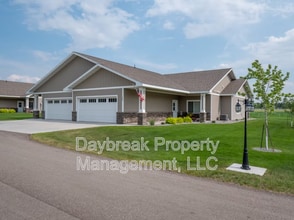 Building Photo - 628 Tree Farm Ln