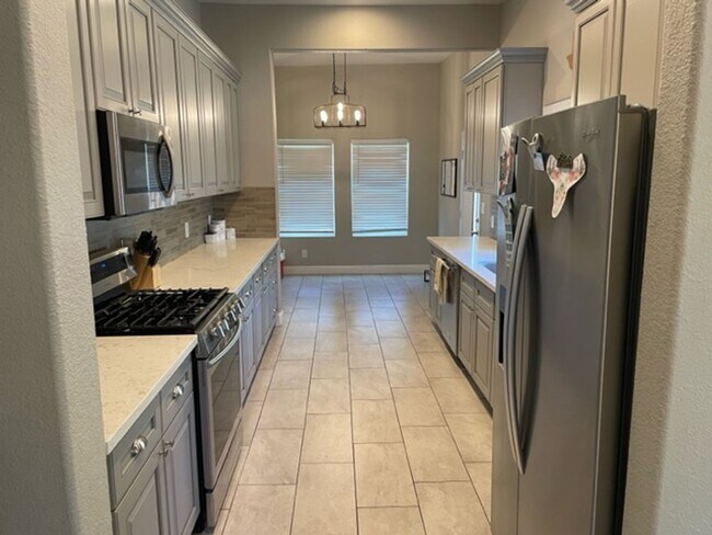 Foto del edificio - Modern Ease Meets Everyday Comfort in This Colusa Solar Home