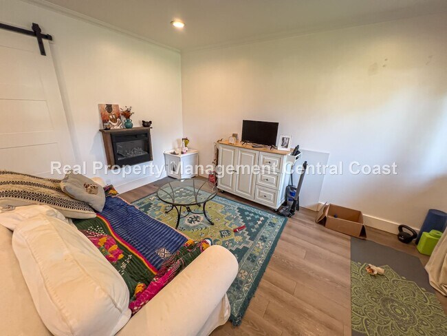 Building Photo - AVAILABLE MAY - Updated Condo in Los Osos ...