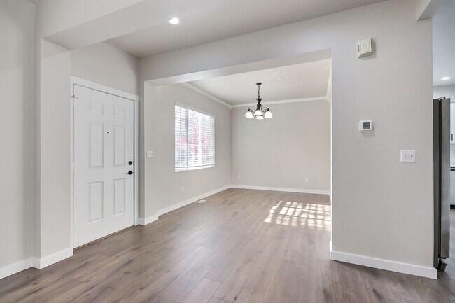 Building Photo - Updated, DuPont 3 BR home with AC for rent.