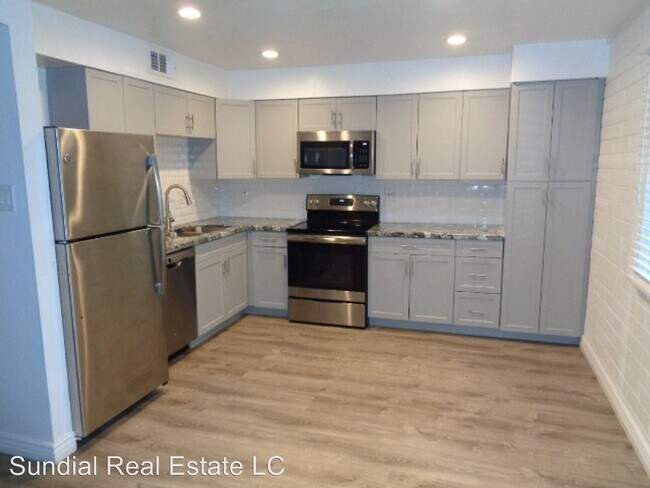 Building Photo - 3132 N 67th Pl