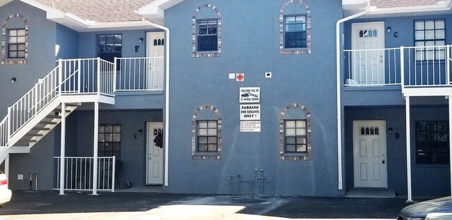 Building Photo - 4400 Millwood Rd