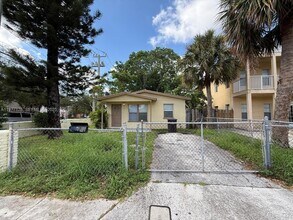 Building Photo - 502 18th St