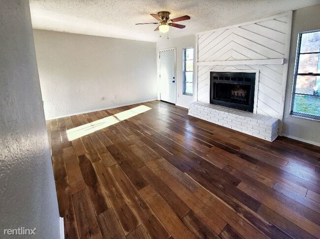 Building Photo - 2 br, 1 bath Condo - 442 77th ave N