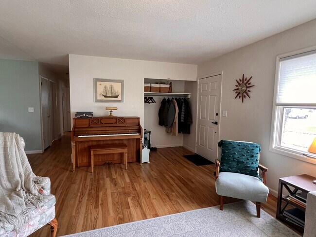 Foto del edificio - 502 Spruce Dr
