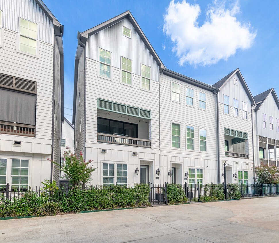 Foto principal - 1208 Timbergrove Park St