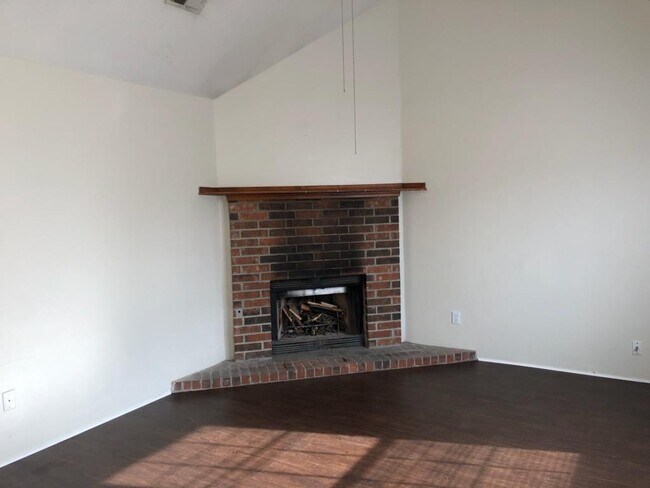 Building Photo - 1104 S 25th Pl