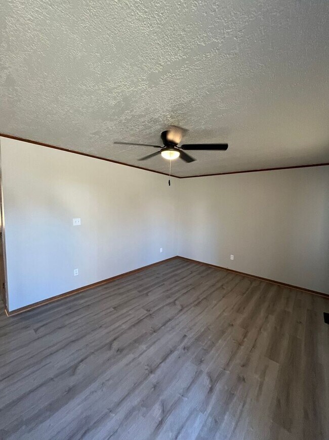 Building Photo - 3 Bedroom Single Family Home!
