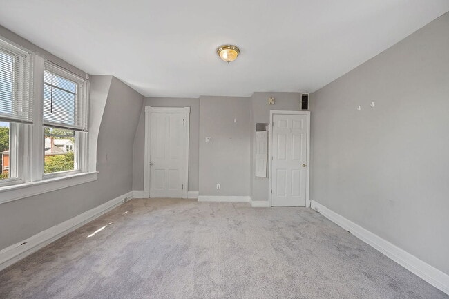 Building Photo - 494 Riddle Rd