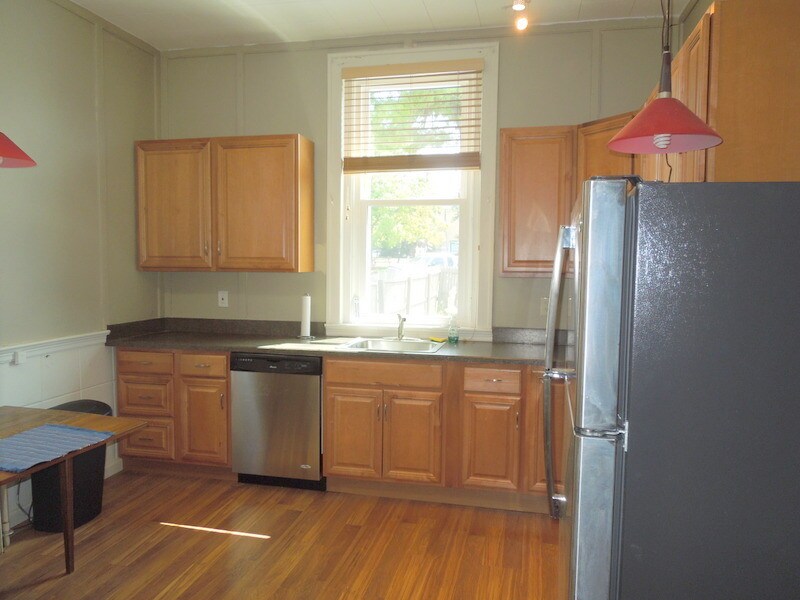 Primary Photo - 16 E King St