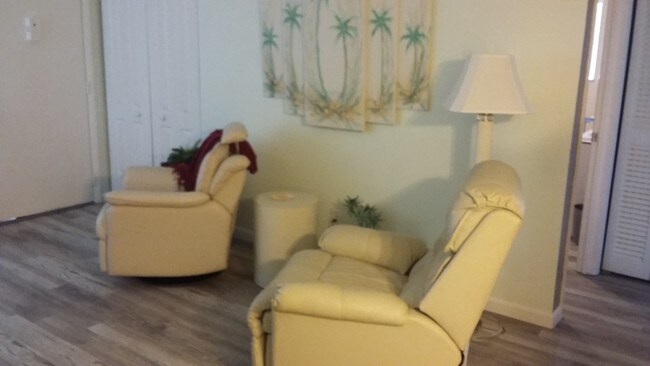 2 recliner chairs - 2105 SE Edler Dr